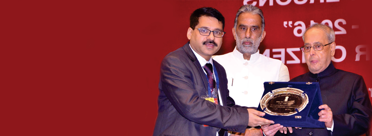 Dr. Abhishek Shukla(Founder) receiving National Award- Vayoshreshtha Samman 2016.
